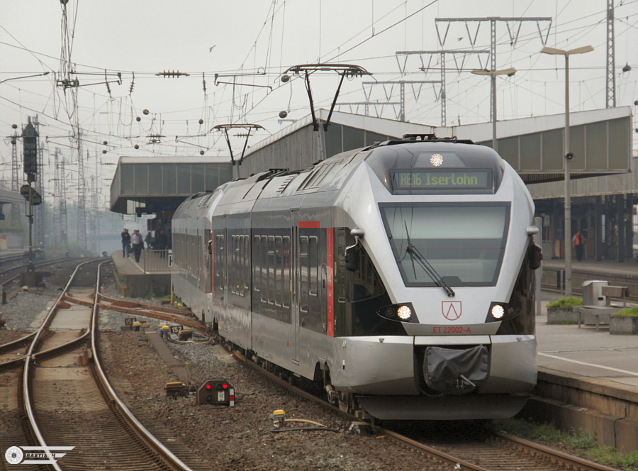 http://www.bahn-um-ratingen.de/z/090412_et22002_et23002.jpg